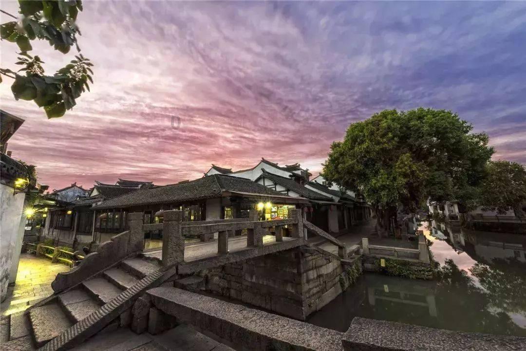 召开资金业务分析暨债券投资策略会